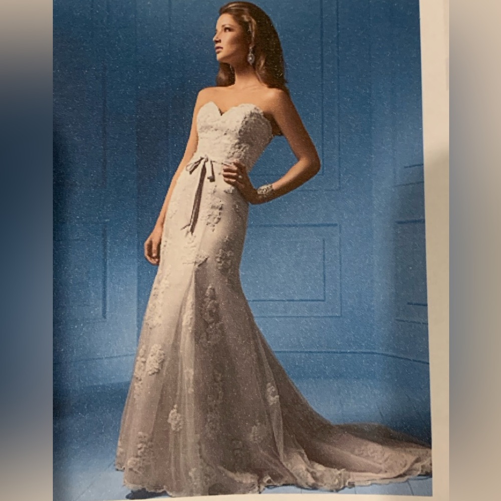 Alfred Angelo Wedding Gown Size XS - See Description for More Info